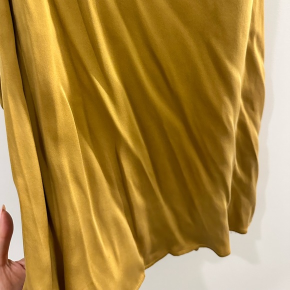 Silk camisole with details buttons on both sides - Picture 6 of 8